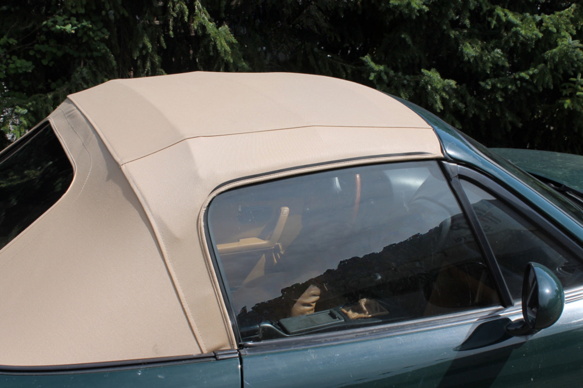 Softtop, Cabrio, Beige, Autofenster, Seitliche Ansicht, Verdeck, Dachverdeck, Auto, Frontscheibe, Seitenspiegel