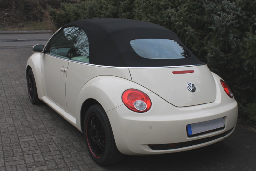 VW Beetle, Convertible, schwarzes Verdeck, cremefarben, Seitenansicht