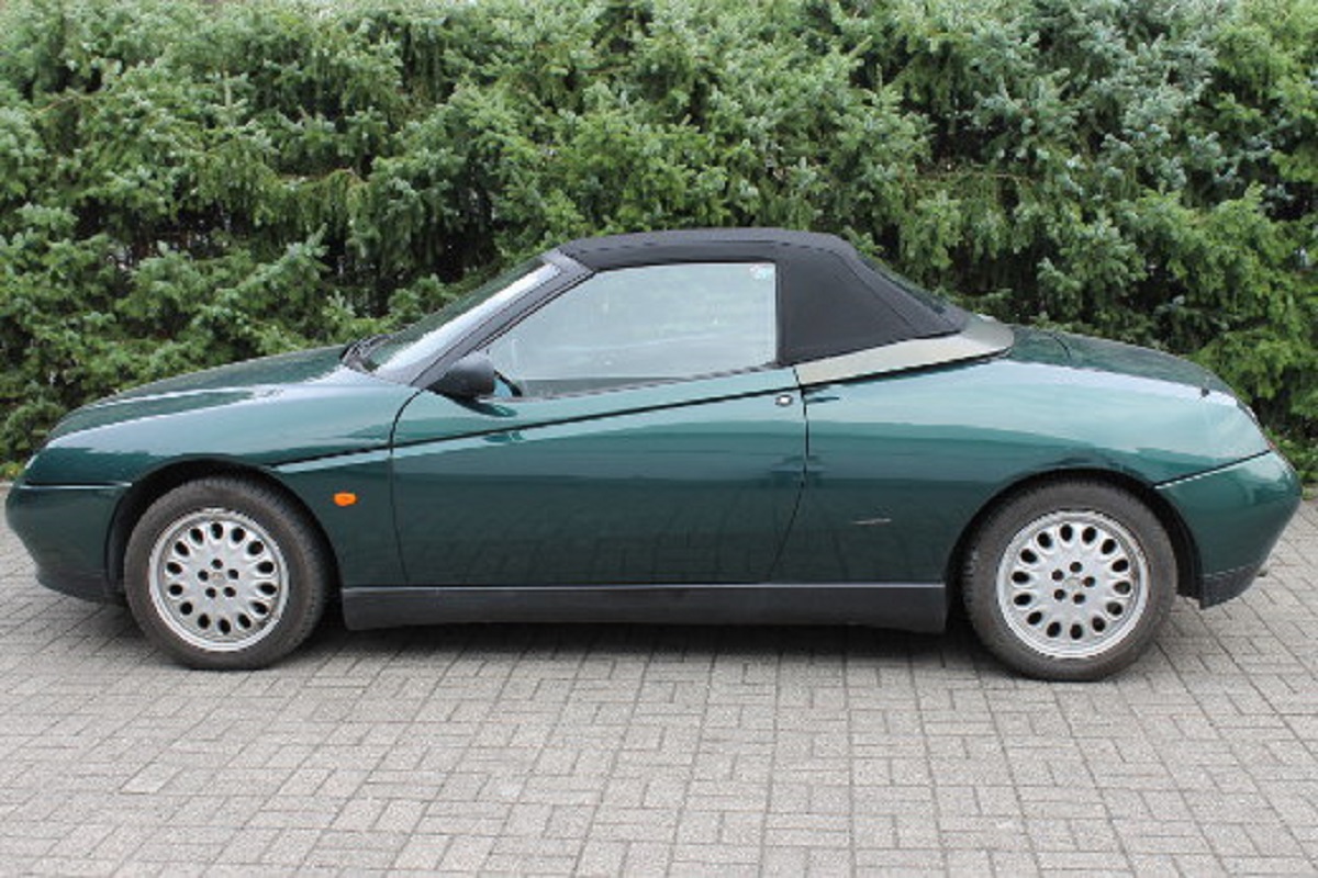 Alfa Spider 916 convertible top