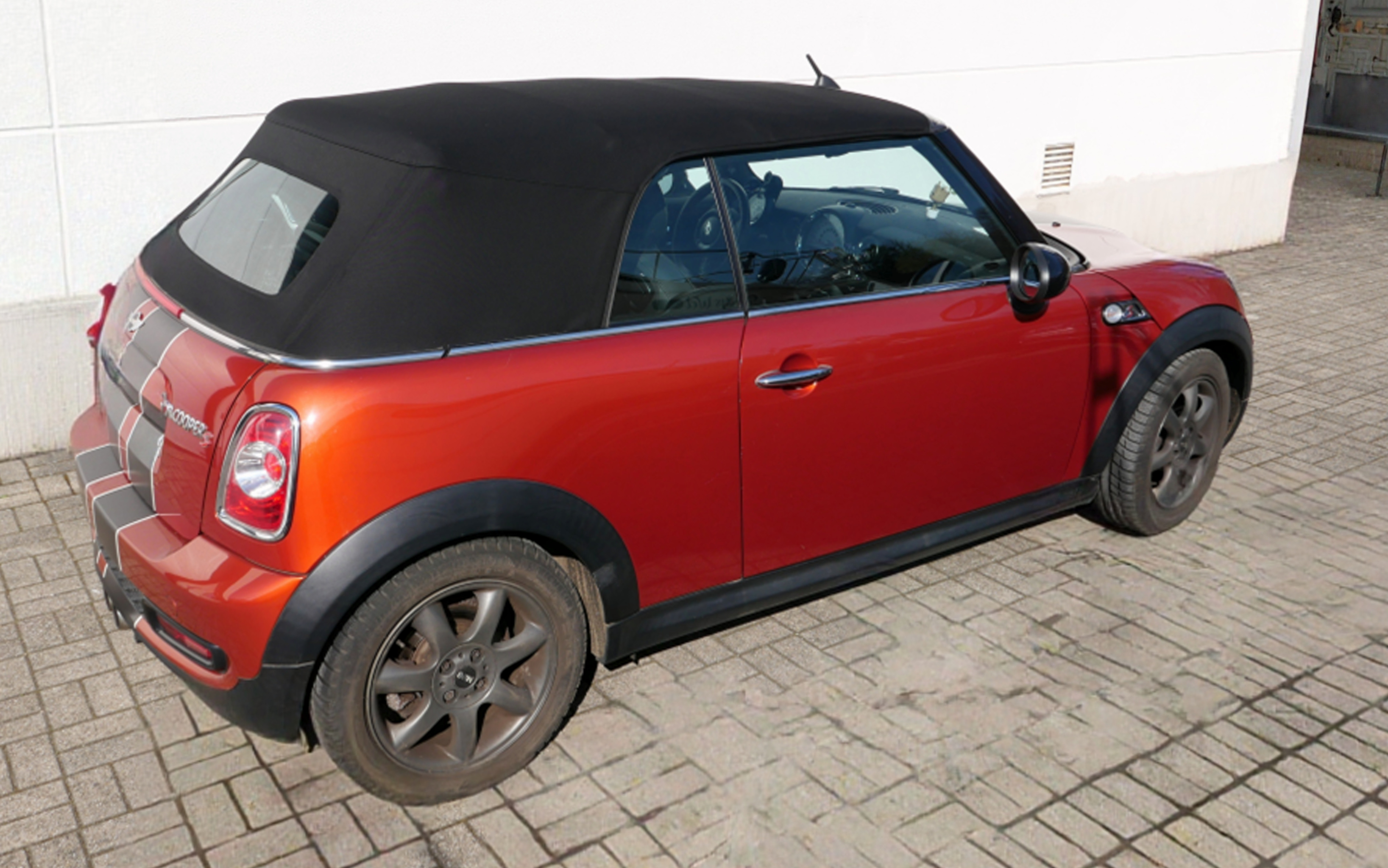 Mini R57 Verdeck 2009-2015 convertible, rotes Auto, Softtop, Zweitürer, Kompaktwagen