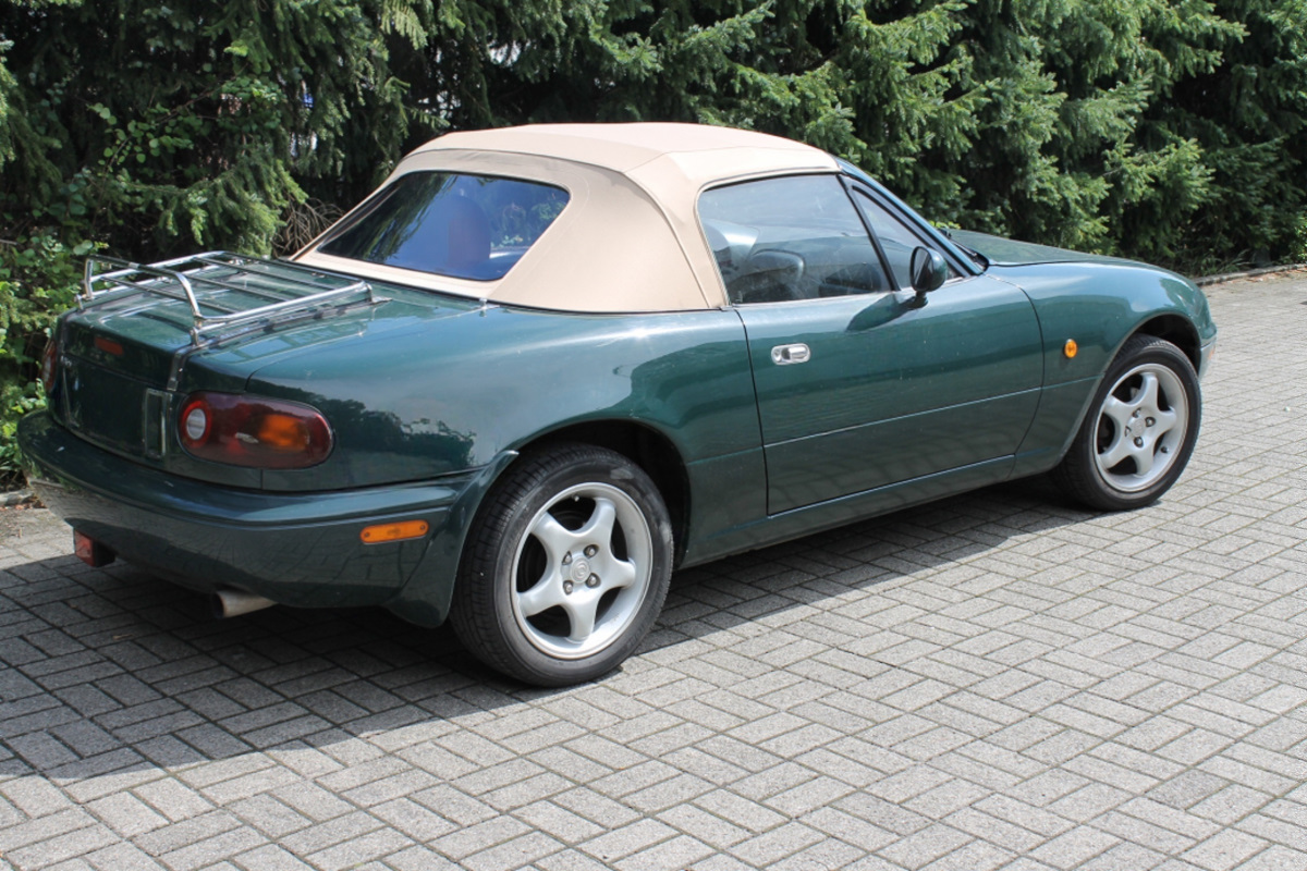 Mazda MX 5 CabrioVerdeck zweiteilig mit Glasscheibe Roadster, Convertible, Soft-top, Green, Alloy wheels, Roadster, Cabriolet, Grün, Beigees Stoffverdeck, Sportwagen